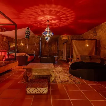 Casa De Campo Con Piscina, Entera O Por Alpehytte